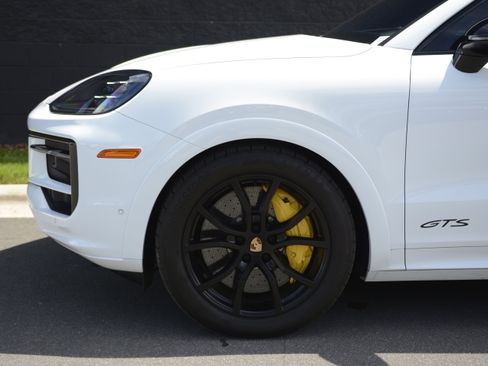 Certified 2026 Porsche Cayenne GTS AWD/4WD image 39