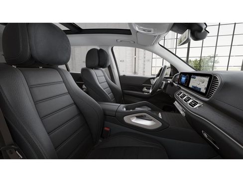 New 2025 Mercedes-Benz GLS 450 4MATIC image 4