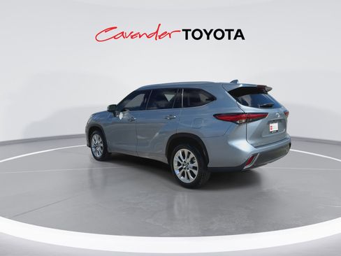 Used 2023 Toyota Highlander Limited image 6