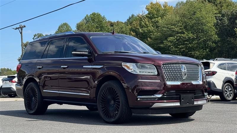 Used 2018 Lincoln Navigator Reserve w/ Technology Package AWD/4WD image 4