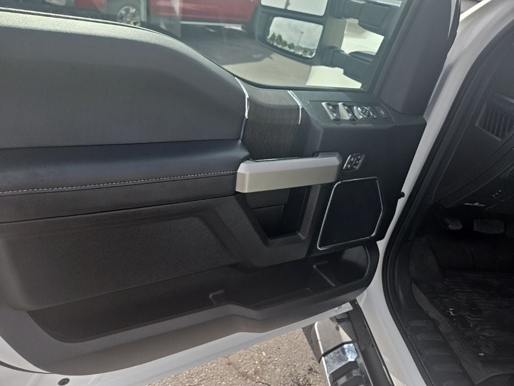 Used 2021 Ford F350 Lariat w/ Chrome Package AWD/4WD image 9