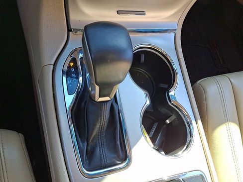 Used 2017 Jeep Grand Cherokee Limited image 16