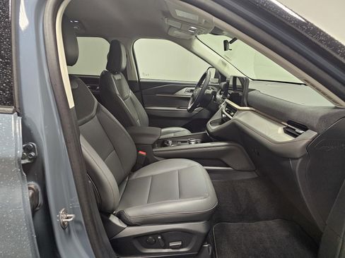 Used 2025 Ford Explorer Active w/ Active Comfort Package image 15