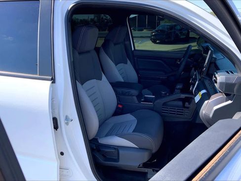 Used 2025 Toyota Tacoma TRD Sport image 9