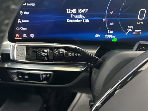 Used 2025 Cadillac Lyriq Sport image 34