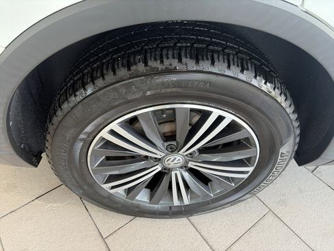Used 2019 Volkswagen Tiguan SEL AWD/4WD image 11
