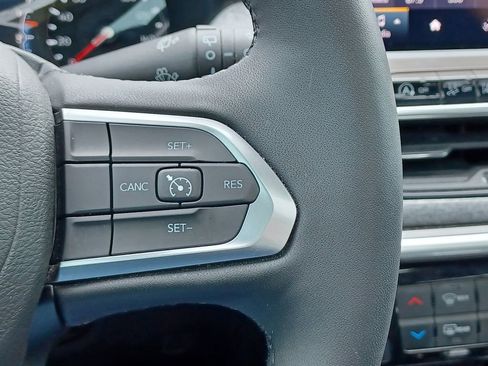 Used 2023 Jeep Compass Latitude w/ Sun and Sound Group AWD/4WD image 20