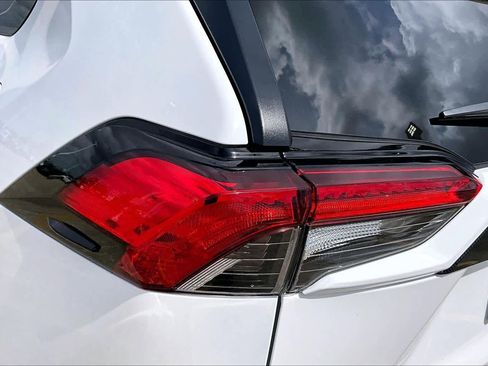 Used 2025 Toyota RAV4 LE image 28