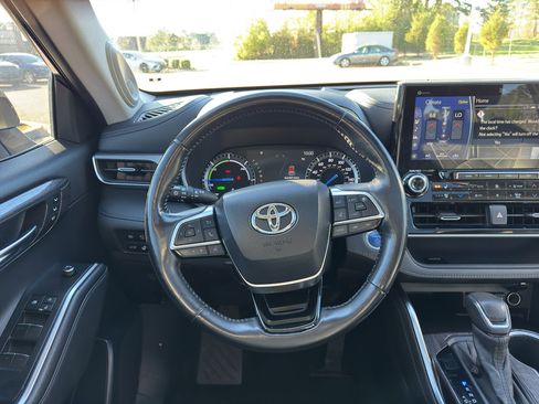 Used 2021 Toyota Highlander Platinum image 21