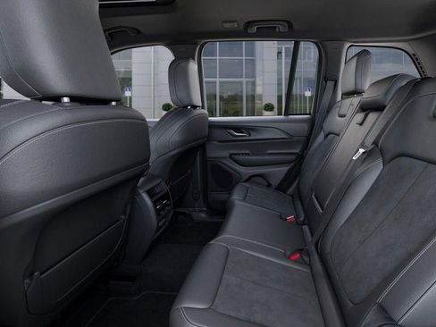 New 2025 Jeep Grand Cherokee Altitude AWD/4WD image 23