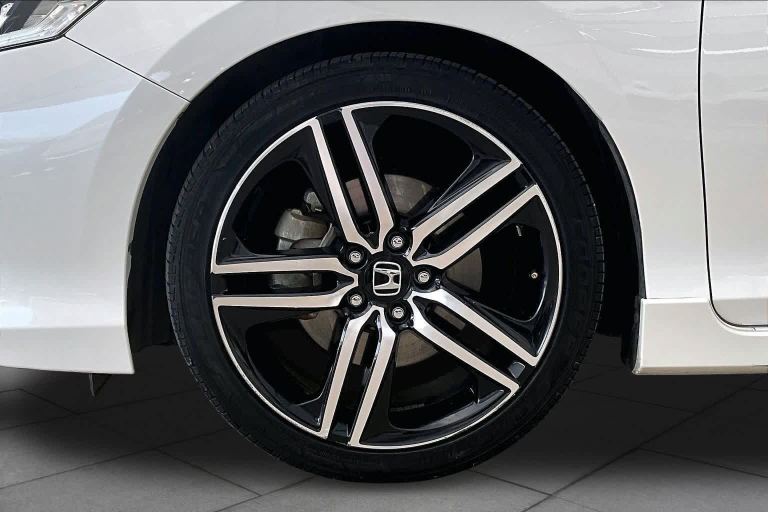 Used 2016 Honda Accord Sport image 10