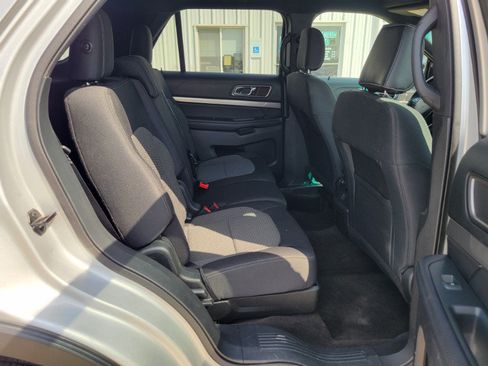 Used 2018 Ford Explorer XLT w/ Equipment Group 201A AWD/4WD image 23