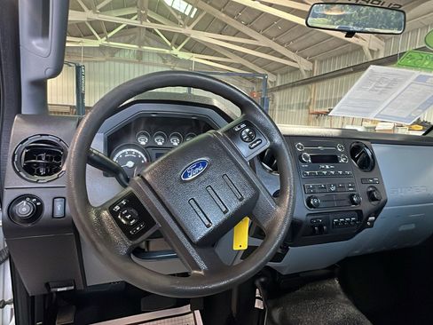 Used 2016 Ford F250 XL w/ Power Equipment Group AWD/4WD image 14