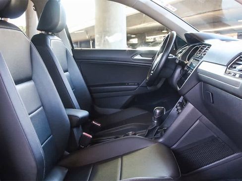 Used 2019 Volkswagen Tiguan SE w/ Panoramic Sunroof Package image 17