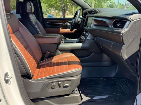 Used 2023 GMC Yukon XL Denali Ultimate AWD/4WD image 13