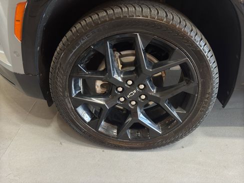 Used 2025 Chevrolet Traverse RS AWD/4WD image 9