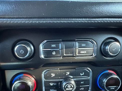 Used 2021 Chevrolet Suburban LT image 36