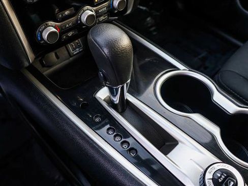 Used 2018 Nissan Pathfinder S image 19