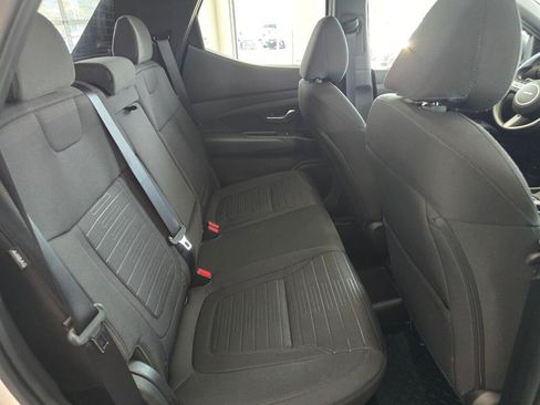 Used 2025 Hyundai Santa Cruz SE AWD/4WD image 39