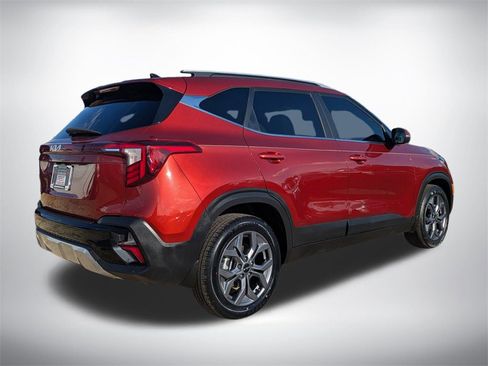Used 2024 Kia Seltos S image 3
