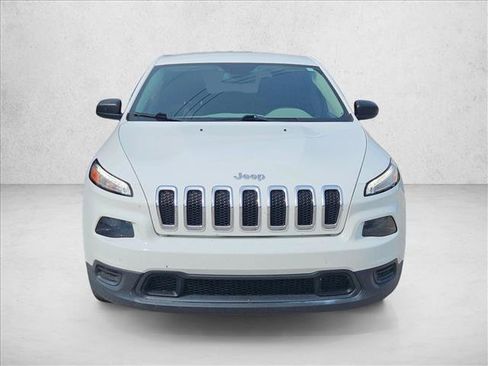 Used 2017 Jeep Cherokee Sport FWD image 2