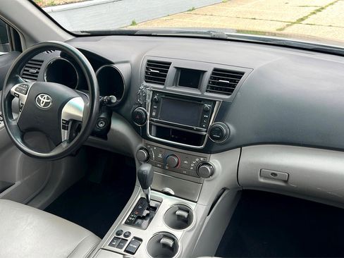 Used 2013 Toyota Highlander Plus image 22