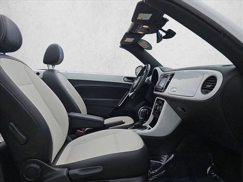 Used 2018 Volkswagen Beetle 2.0T FWD image 19