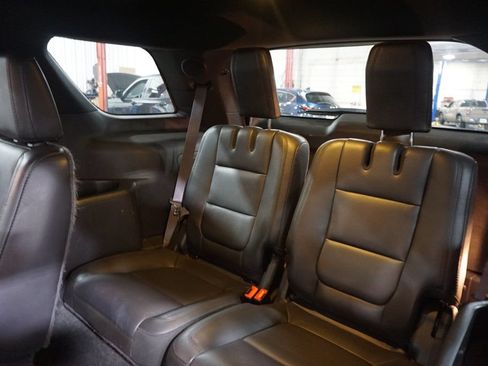 Used 2015 Ford Explorer Limited w/ Equipment Group 301A FWD image 17