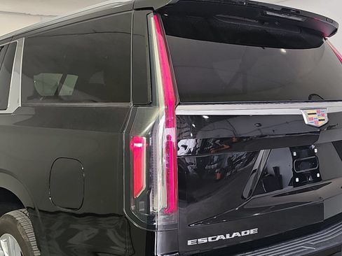 Used 2021 Cadillac Escalade ESV Luxury AWD/4WD image 30