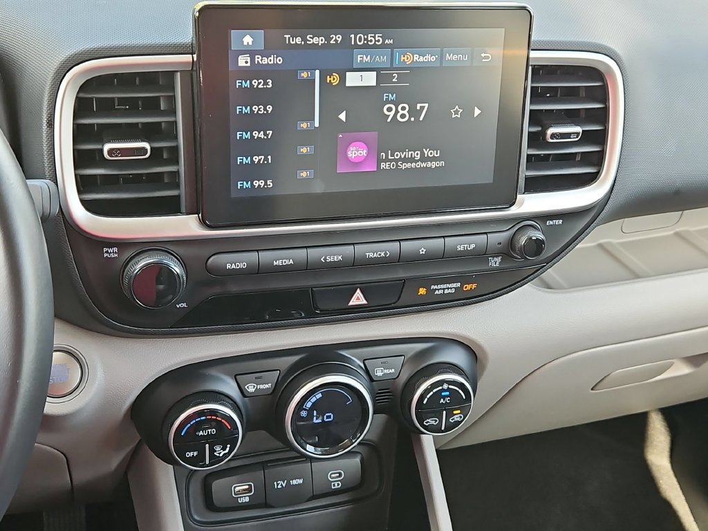 Used 2025 Hyundai Venue SEL FWD image 19