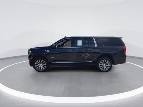 Used 2022 GMC Yukon XL Denali w/ Denali Premium Package AWD/4WD image 7