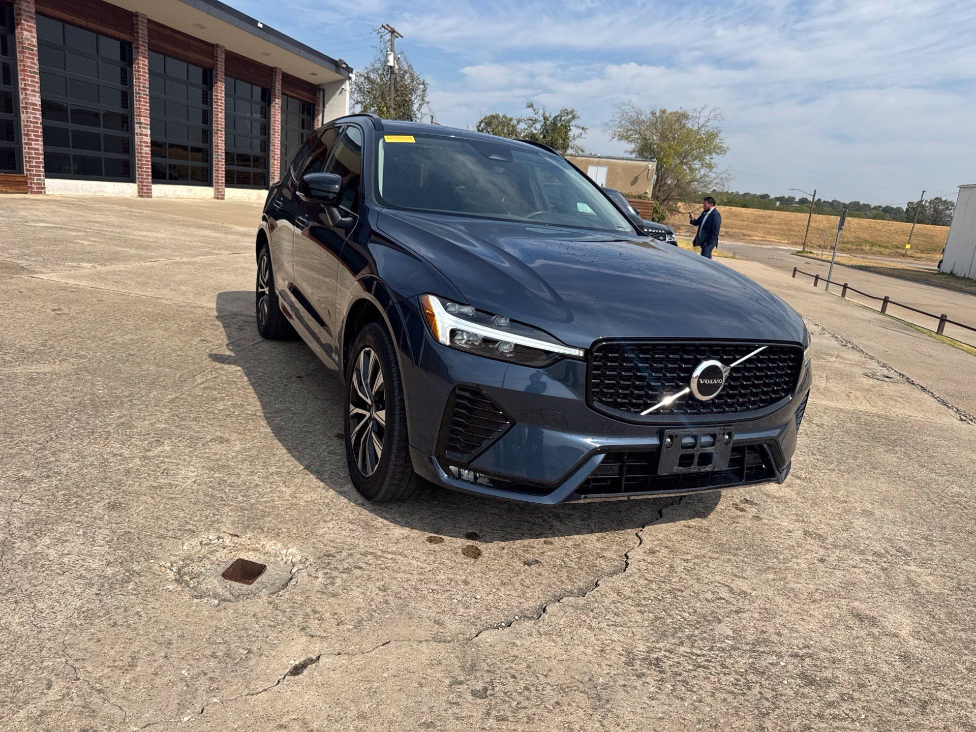 Used 2024 Volvo XC60 B5 Core AWD/4WD image 4