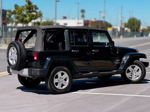 Used 2012 Jeep Wrangler Unlimited Sahara AWD/4WD image 6