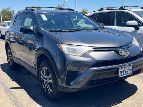 Used 2017 Toyota RAV4 LE FWD image 2