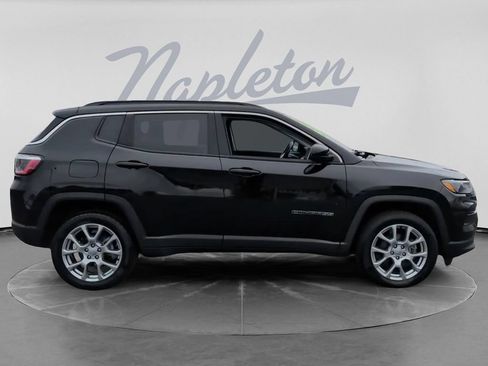 Used 2022 Jeep Compass Latitude AWD/4WD image 4