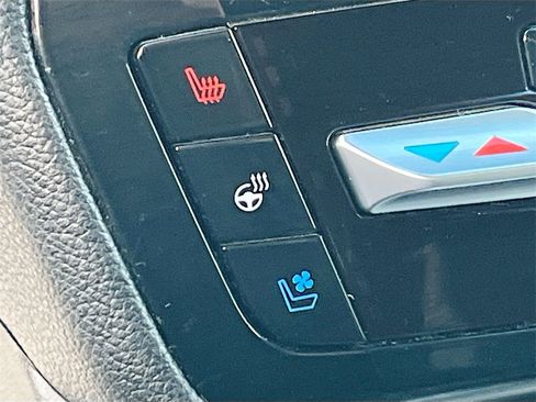 Used 2022 Ford Explorer Limited image 21