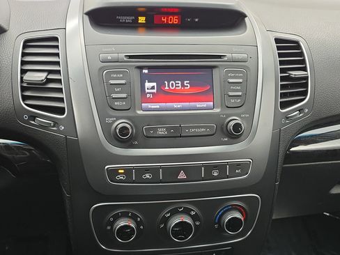 Used 2014 Kia Sorento LX image 19