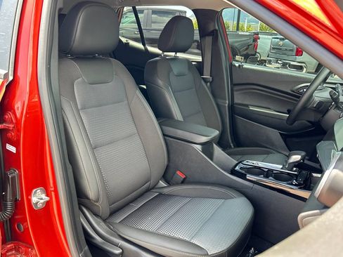Used 2024 Chevrolet Trax LT w/ Driver Confidence Package FWD image 17