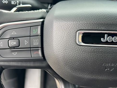 New 2025 Jeep Grand Cherokee Altitude image 19