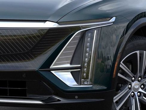 New 2026 Cadillac Lyriq Premium Luxury w/ LPO, Floor Liner Package AWD/4WD image 10