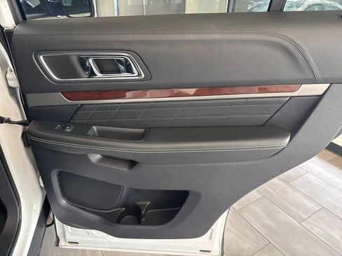 Used 2018 Ford Explorer Platinum AWD/4WD image 42