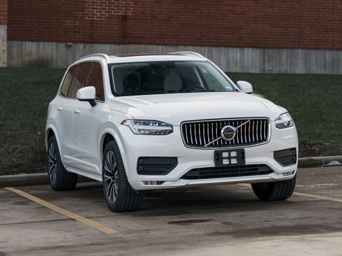 Used 2022 Volvo XC90 T6 Momentum w/ Advanced Package image 2