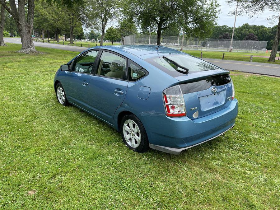 Used 2005 Toyota Prius w/ Pkg 3 FWD image 2