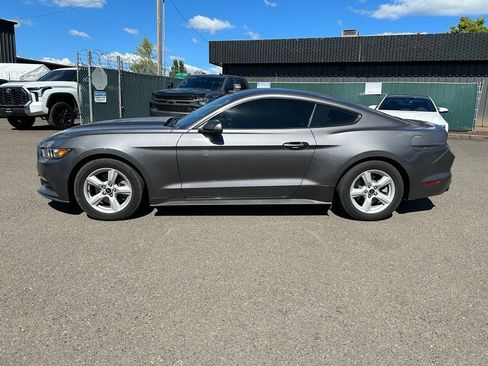 Used 2016 Ford Mustang Coupe RWD image 2