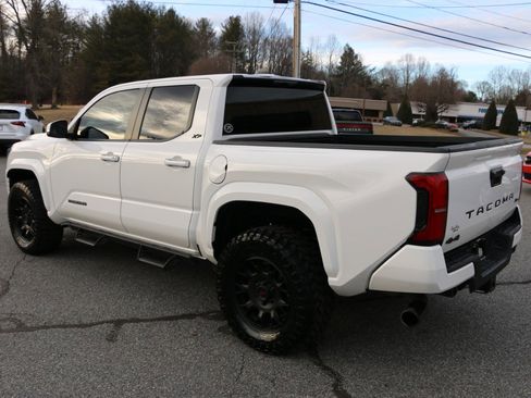 Used 2024 Toyota Tacoma SR5 image 3
