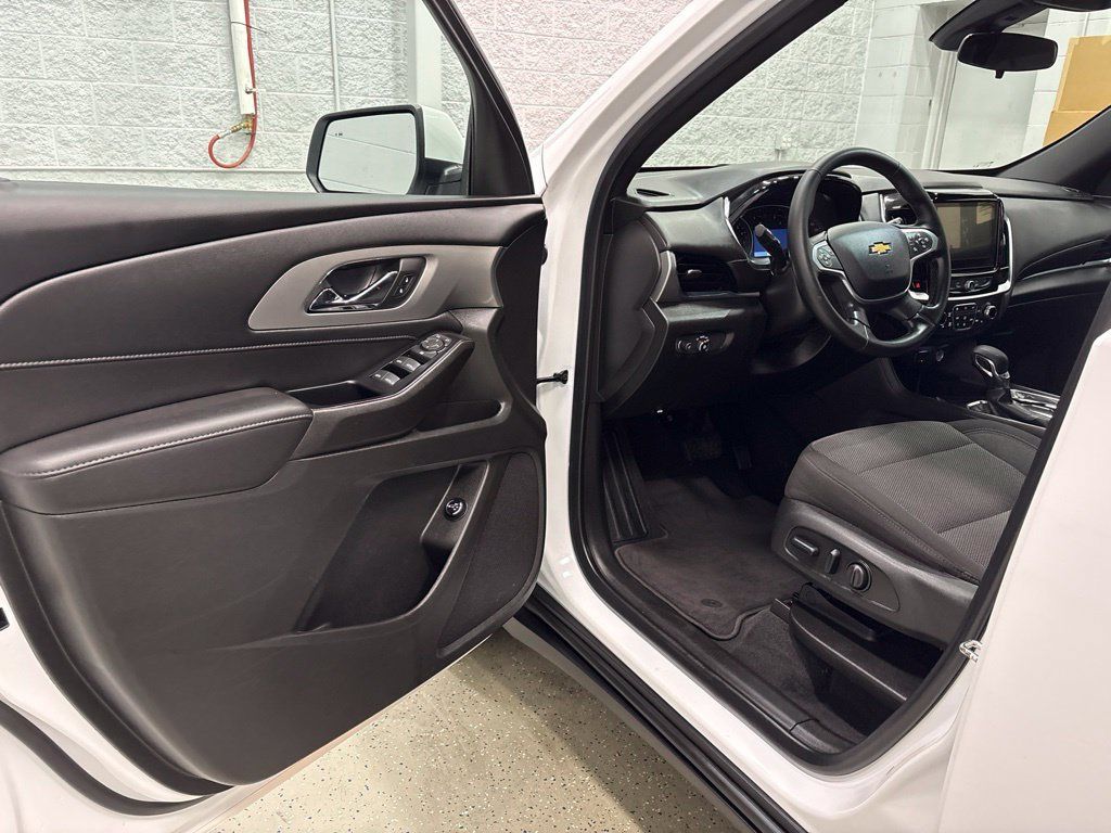 Used 2023 Chevrolet Traverse LT AWD/4WD image 13