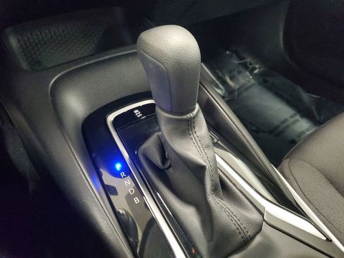 Used 2025 Toyota Corolla LE image 28