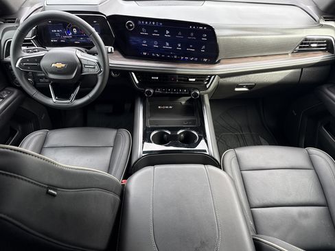 Used 2025 Chevrolet Tahoe Premier AWD/4WD image 30