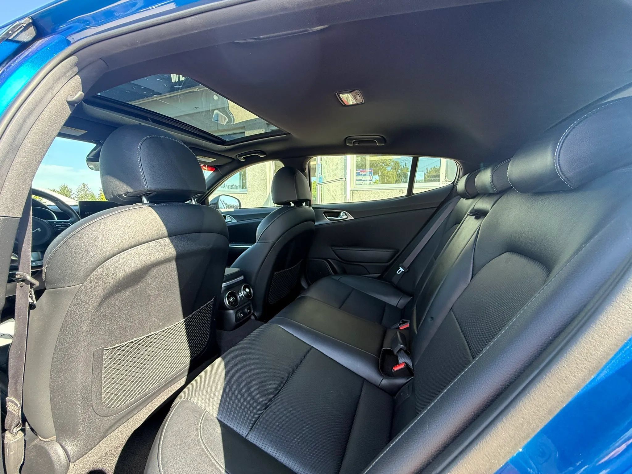 Used 2022 Kia Stinger GT1 AWD/4WD image 10