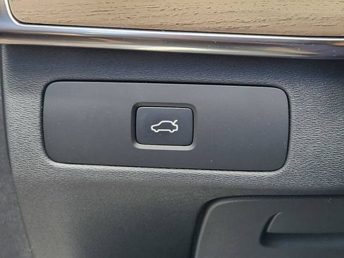New 2026 Volvo XC90 B6 Plus w/ Protection Package Premier AWD/4WD image 12